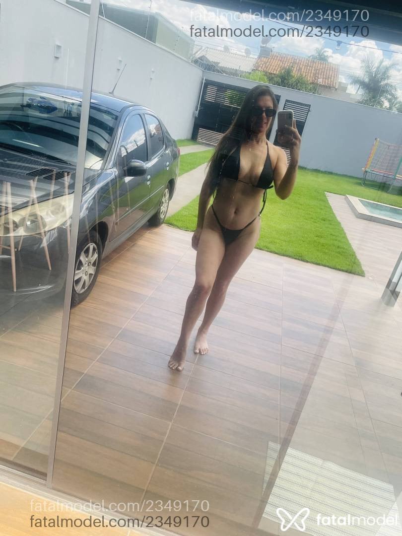 Acompanhante mulher com cabelo castanho de olhos verdes - Erika Duarte