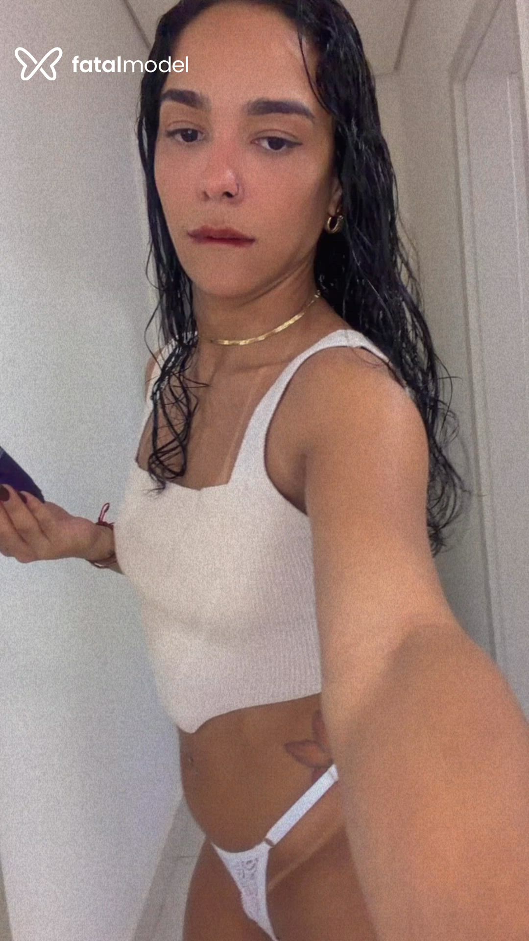Acompanhante mulher com cabelo castanho de olhos pretos - Débora Carvalho