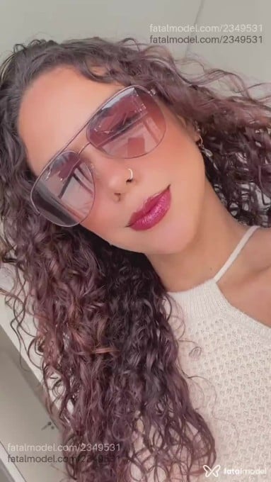 Acompanhante mulher com cabelo castanho de olhos pretos em Belo Horizonte - Débora Carvalho