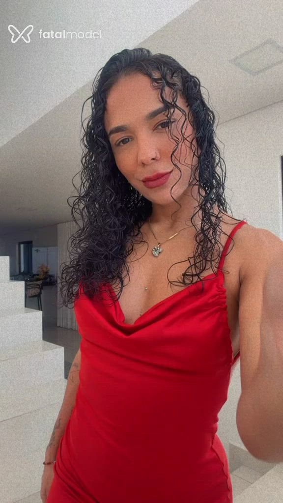 Acompanhante mulher com cabelo castanho de olhos pretos - Débora Carvalho
