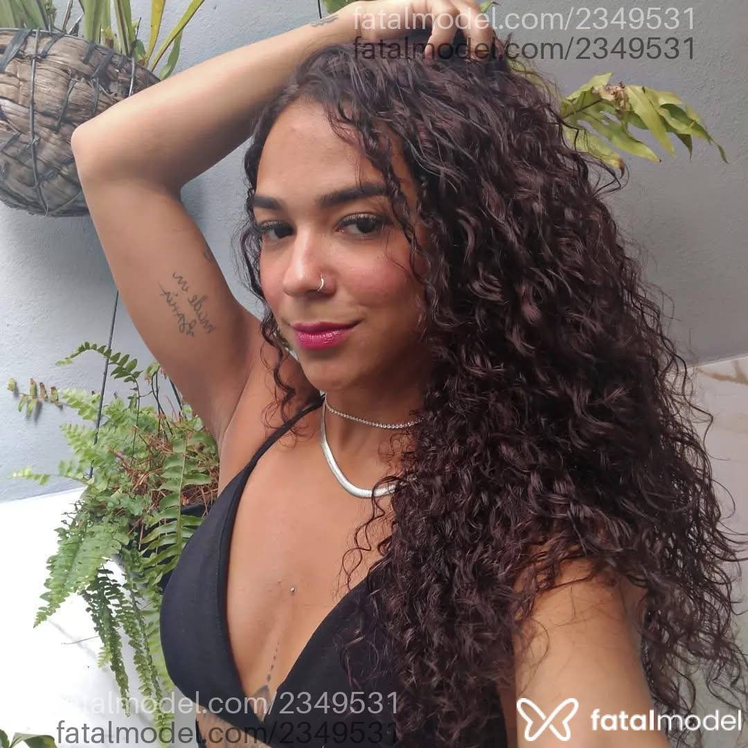 Acompanhante mulher com cabelo castanho de olhos pretos em Belo Horizonte - Débora Carvalho