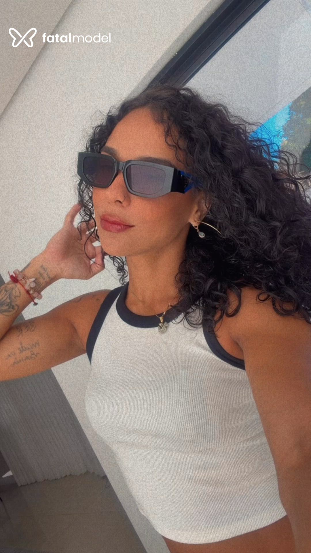 Acompanhante mulher com cabelo castanho de olhos pretos - Débora Carvalho