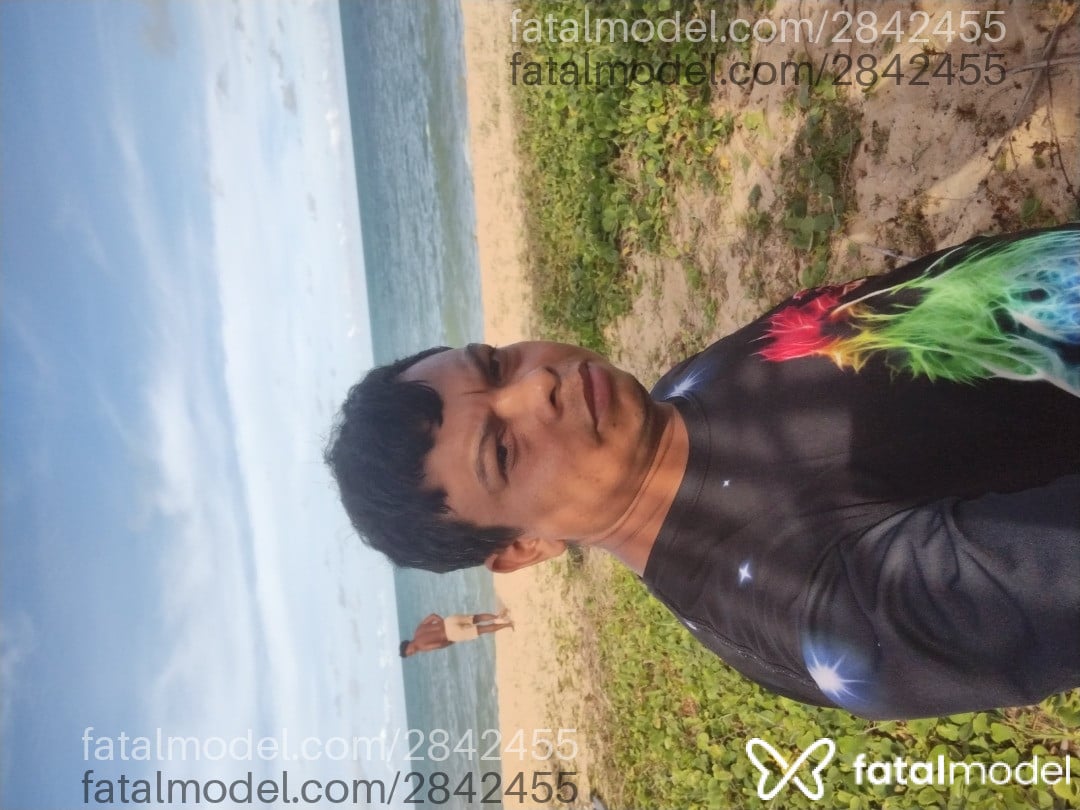 Acompanhante homem morena (o) de olhos castanhos em Porto Seguro Acompanhante homem morena (o) de olhos castanhos em Porto Seguro - Velton