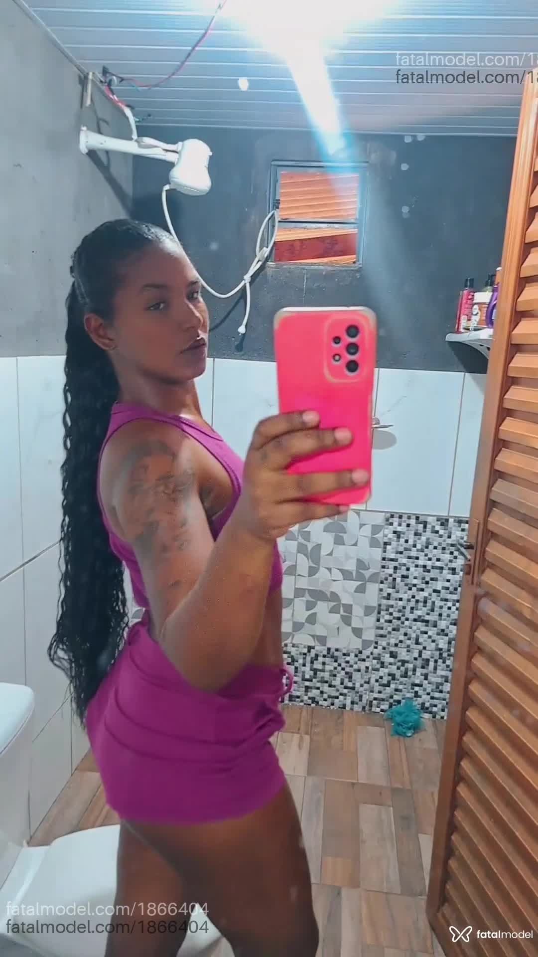 Acompanhante mulher morena (o) de olhos pretos em Goiânia - Giovanna