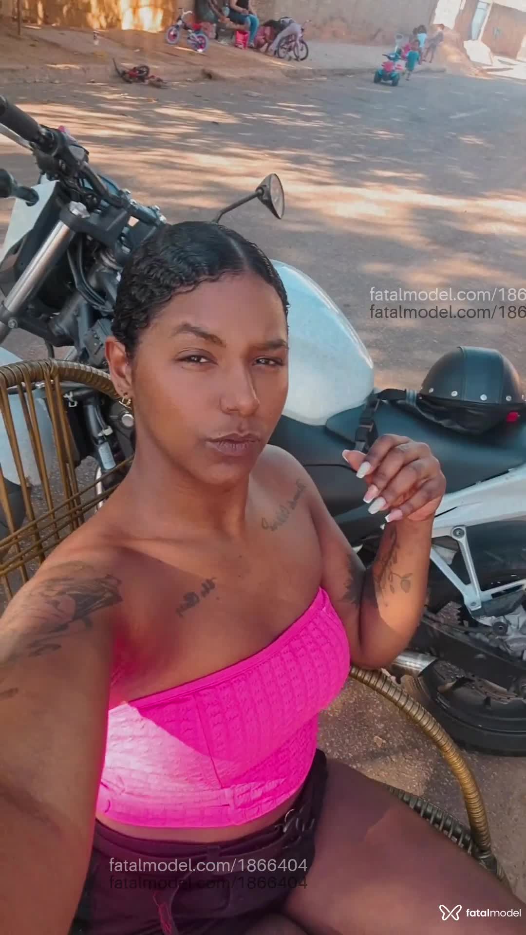 Acompanhante mulher morena (o) de olhos pretos em Goiânia - Giovanna