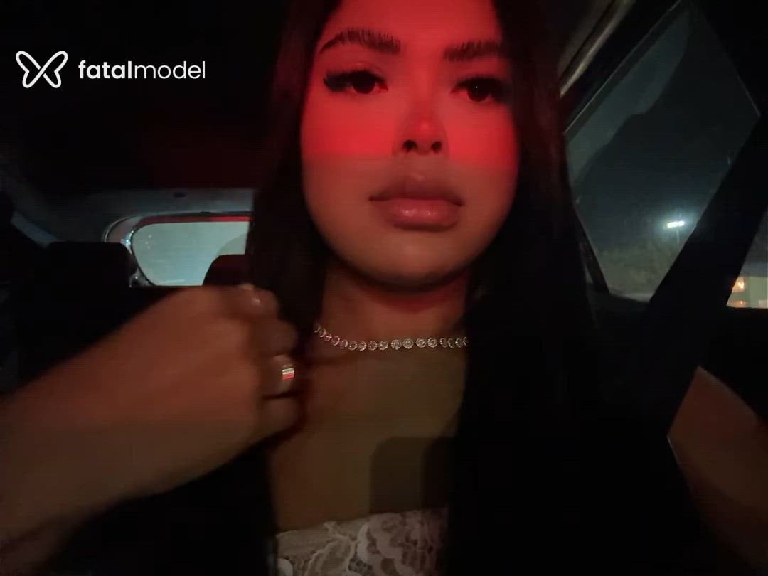 Acompanhante mulher trans com cabelo castanho de olhos castanhos - Isadora Lisboa