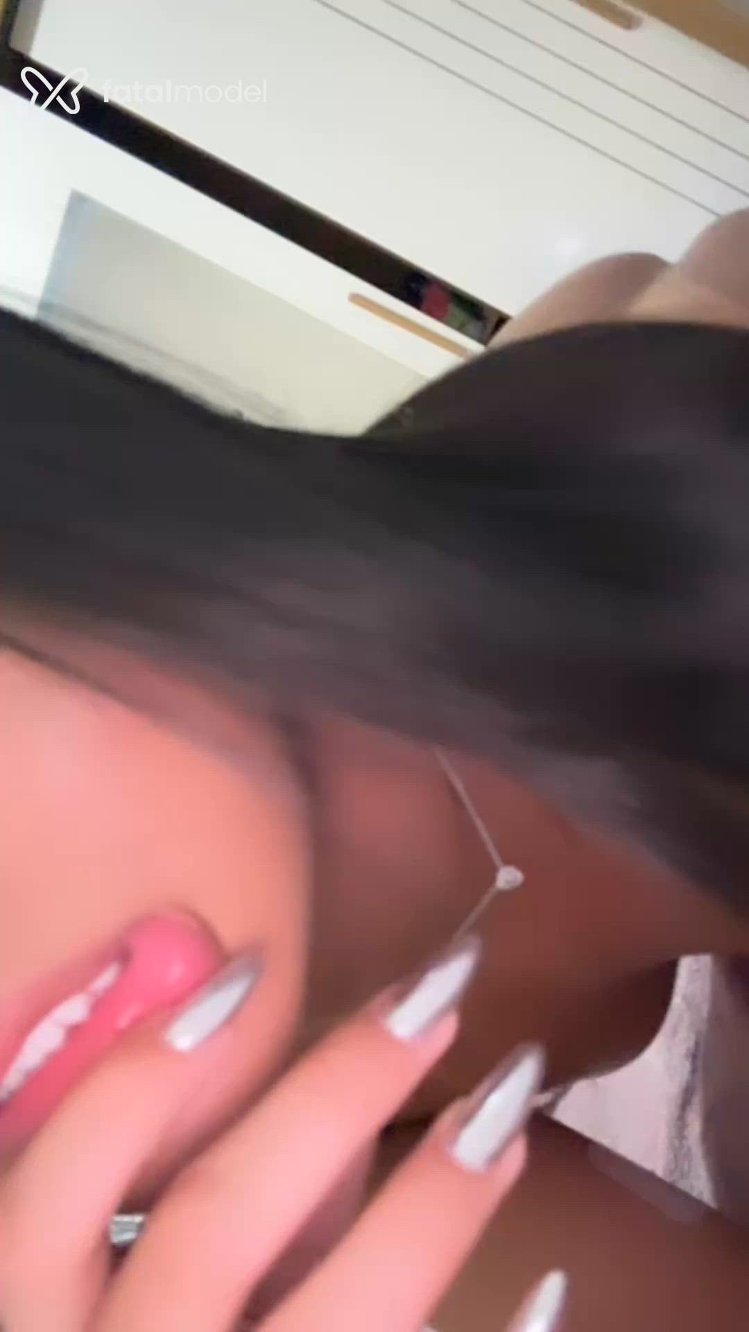 Acompanhante mulher trans com cabelo castanho de olhos castanhos - Isadora Lisboa