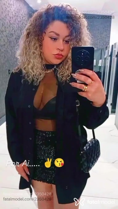 Acompanhante mulher loira (o) de olhos mel - Kelly