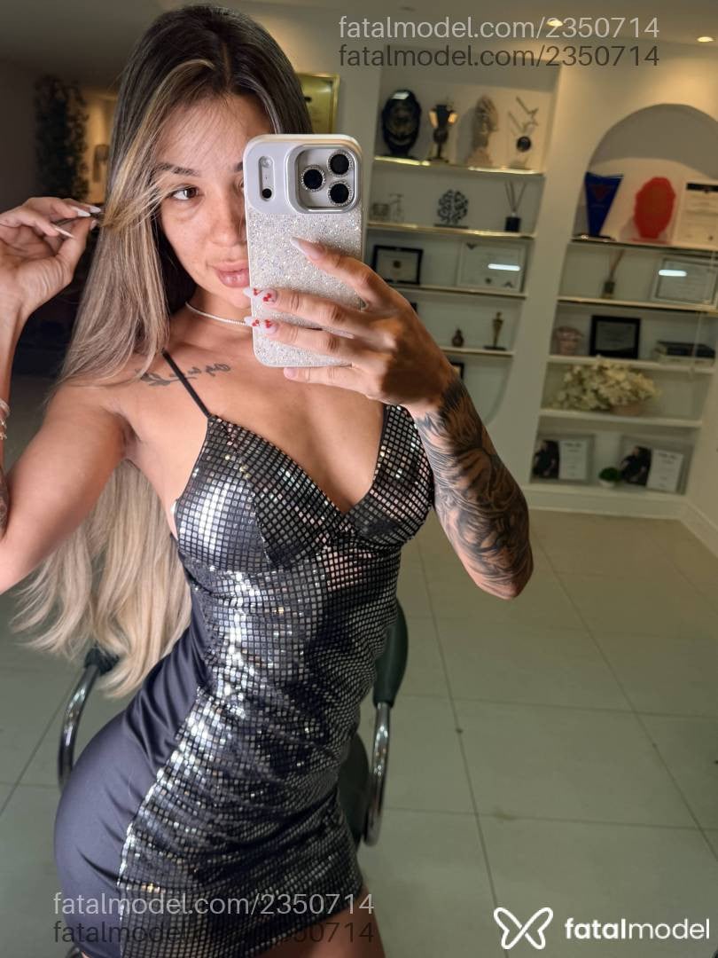 Acompanhante mulher loira (o) de olhos castanhos - Giovanna