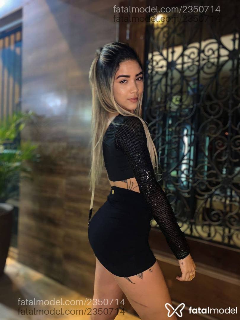 Acompanhante mulher loira (o) de olhos castanhos - Giovanna