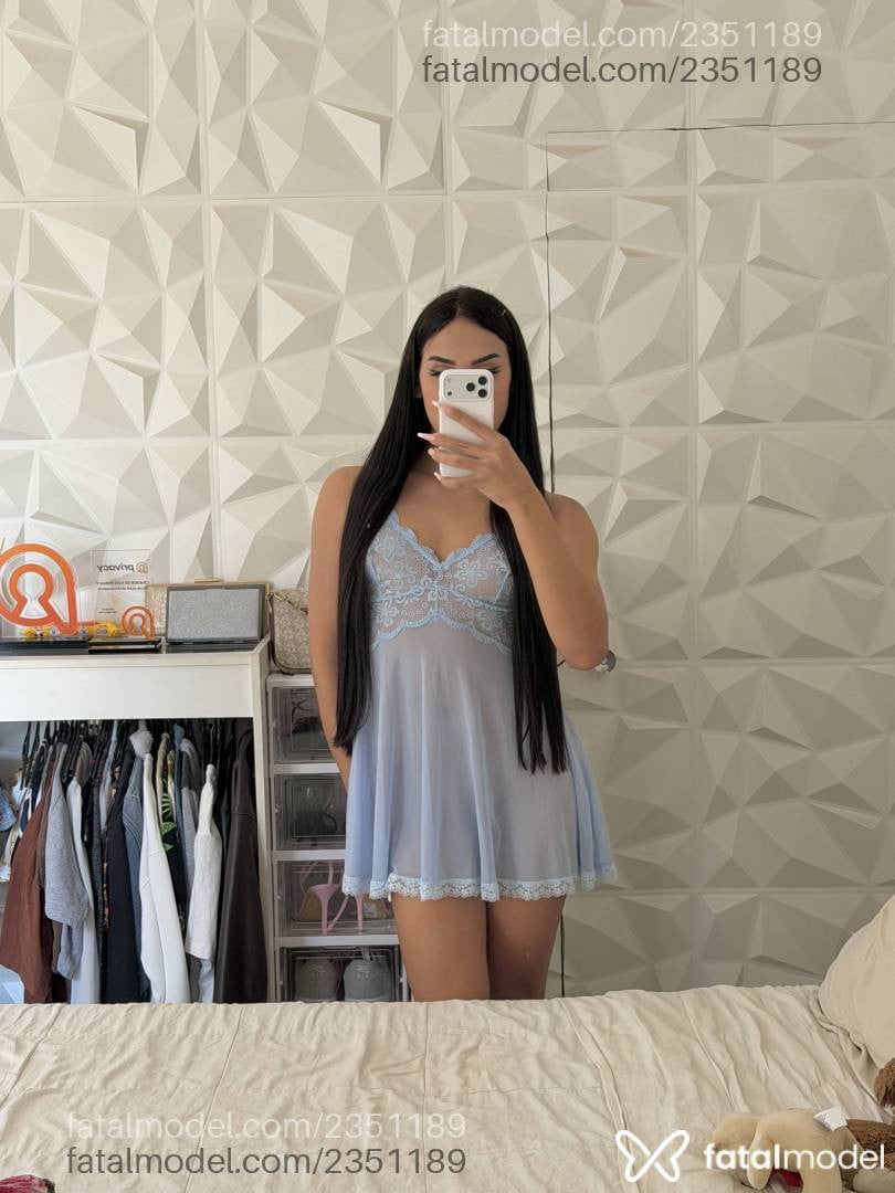 Acompanhante mulher trans com cabelo castanho de olhos castanhos - Marina Steele