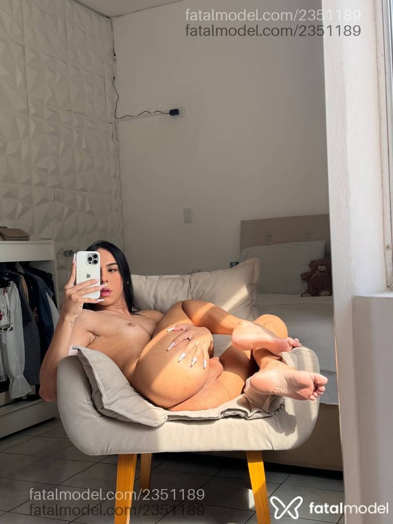 Acompanhante mulher trans com cabelo castanho de olhos castanhos - Marina Steele