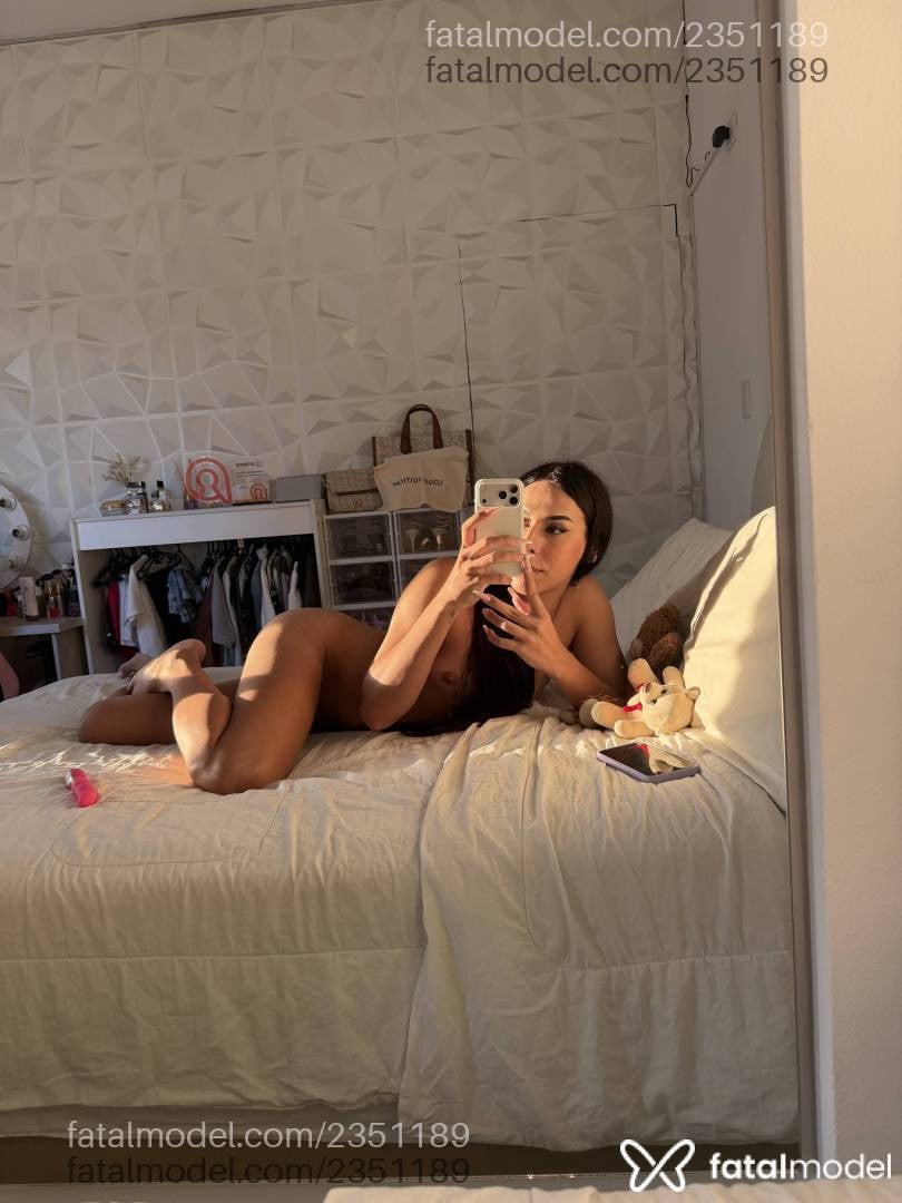 Acompanhante mulher trans com cabelo castanho de olhos castanhos - Marina Steele