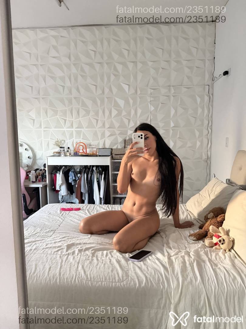Acompanhante mulher trans com cabelo castanho de olhos castanhos - Marina Steele