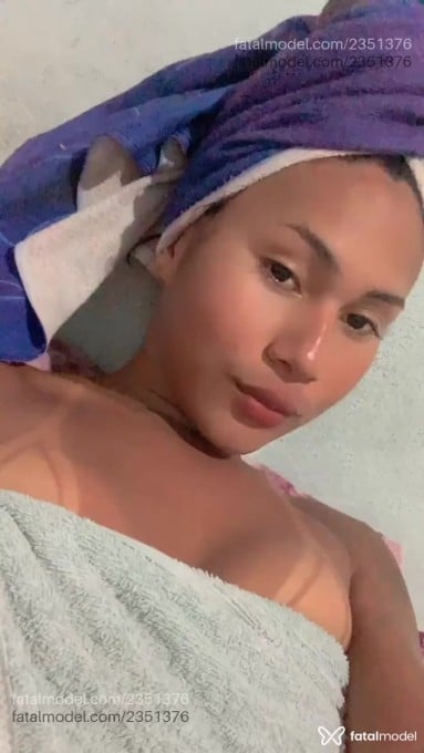 Acompanhante mulher trans com cabelo castanho de olhos castanhos - Larissa