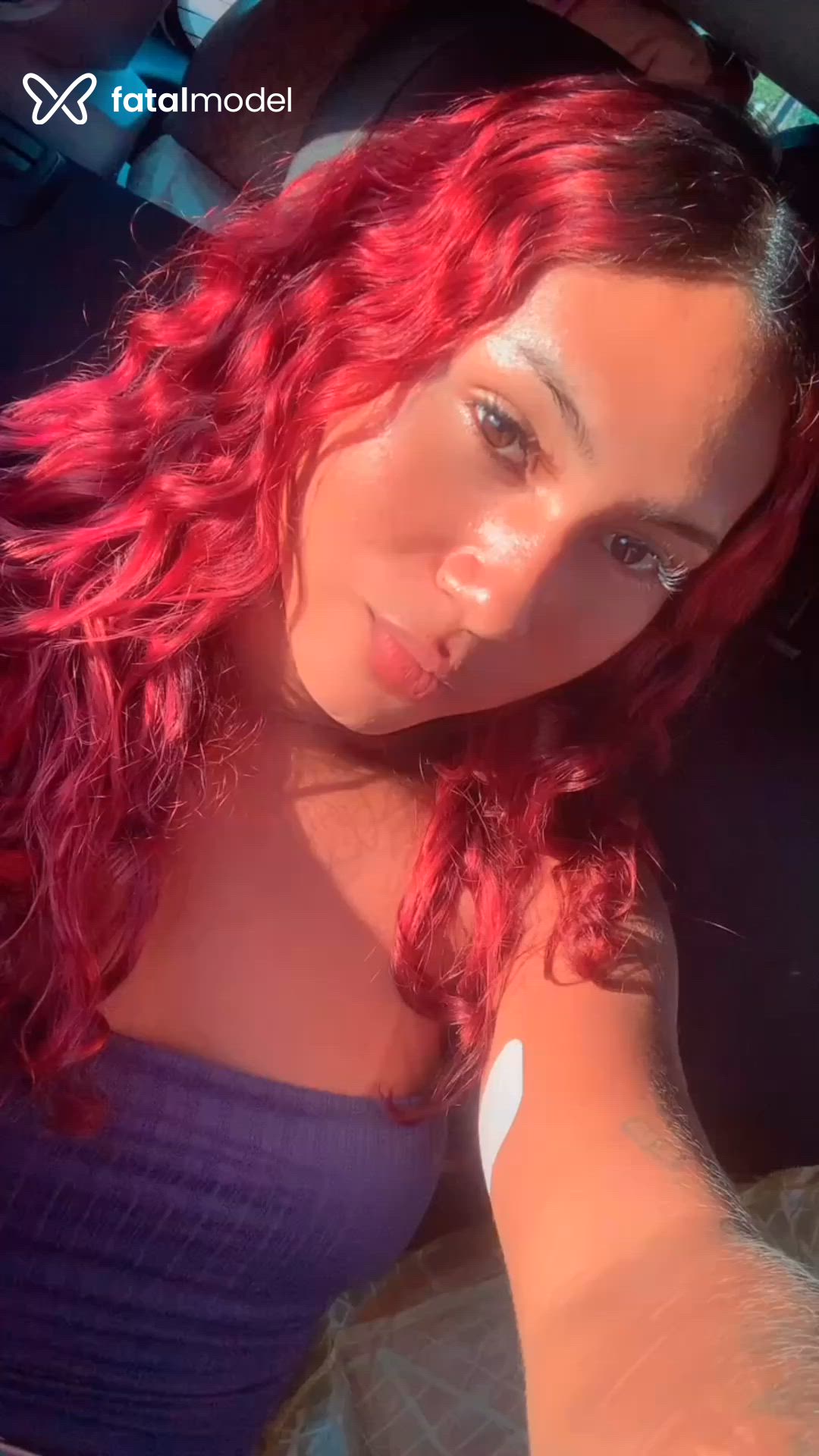Acompanhante mulher trans com cabelo castanho de olhos castanhos - Larissa