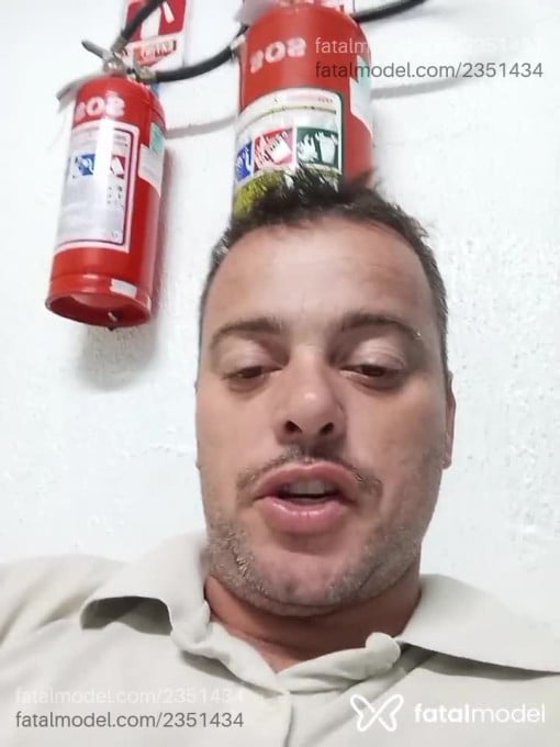Acompanhante homem com cabelo castanho de olhos castanhos em Pindamonhangaba - Caio Fraga