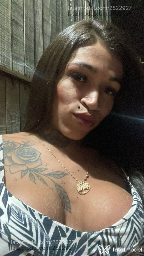 Acompanhante mulher trans com cabelo castanho de olhos verdes em Campinas - Ingridzinha