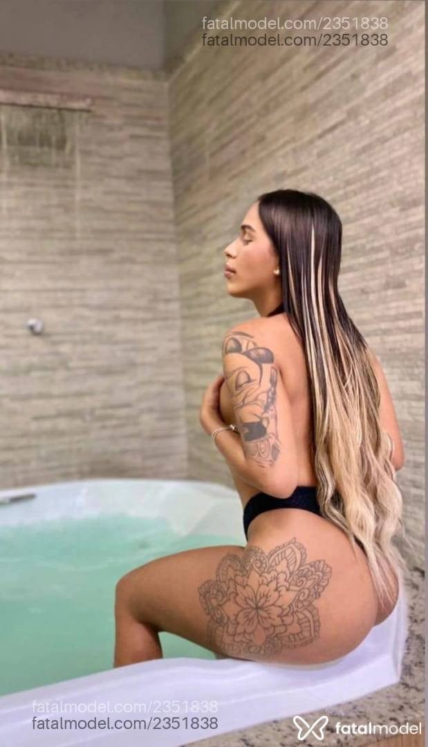 Acompanhante mulher trans loira (o) de olhos castanhos - Sophya Vasconcelos