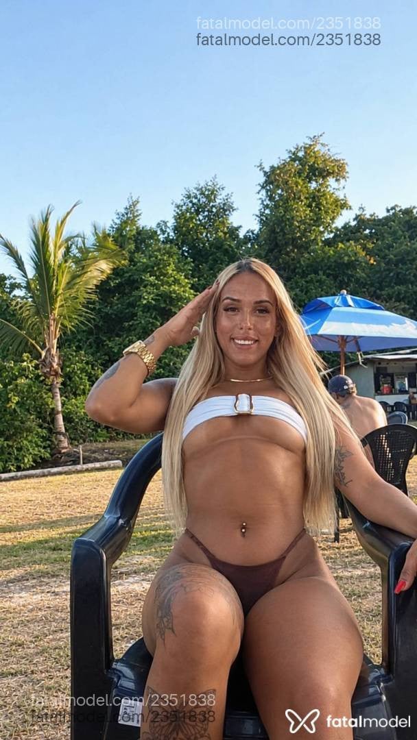 Acompanhante mulher trans loira (o) de olhos castanhos - Sophya Vasconcelos