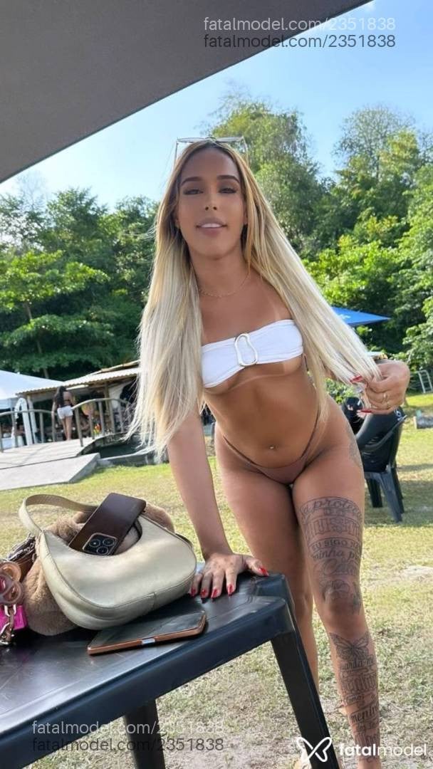 Acompanhante mulher trans loira (o) de olhos castanhos - Sophya Vasconcelos