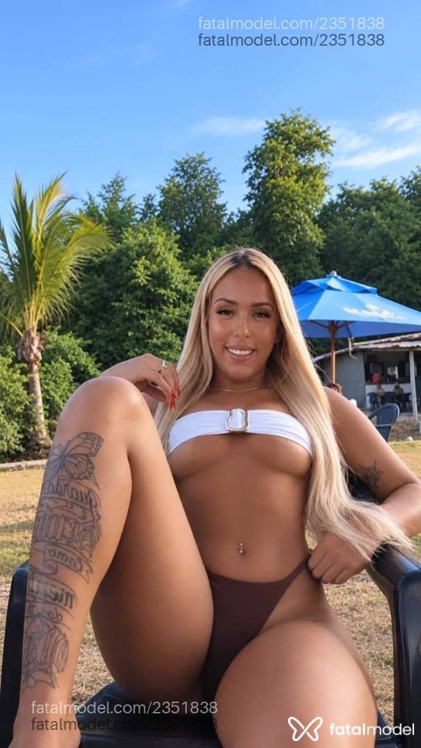 Acompanhante mulher trans loira (o) de olhos castanhos - Sophya Vasconcelos
