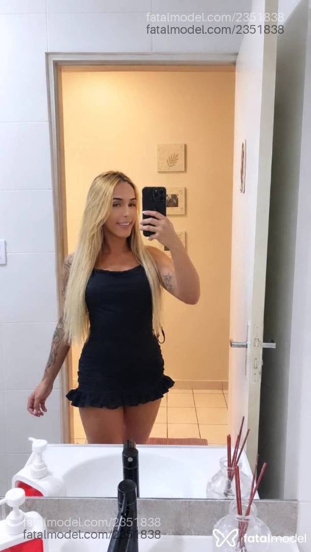 Acompanhante mulher trans loira (o) de olhos castanhos - Sophya Vasconcelos