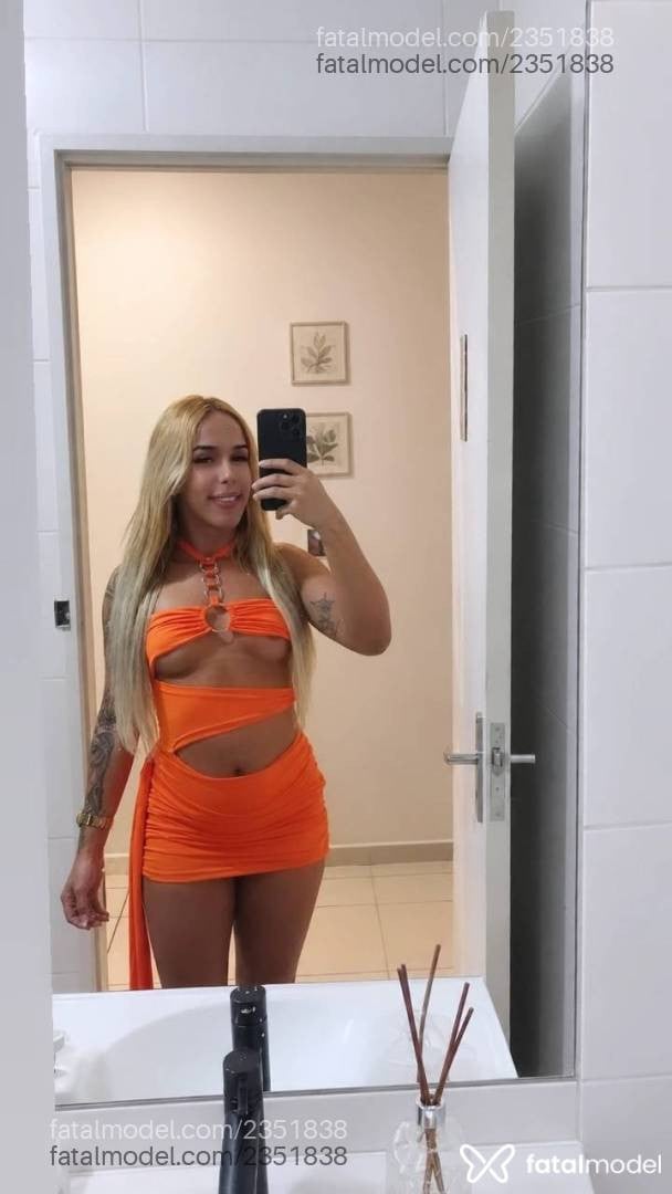 Acompanhante mulher trans loira (o) de olhos castanhos - Sophya Vasconcelos