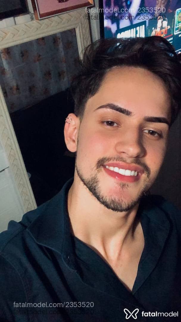 Acompanhante homem com cabelo castanho de olhos castanhos em Blumenau - João Paulo