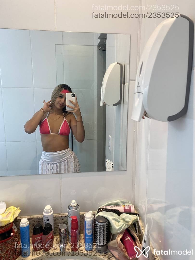 Acompanhante mulher loira (o) de olhos pretos em Sete Lagoas - Lua Santos