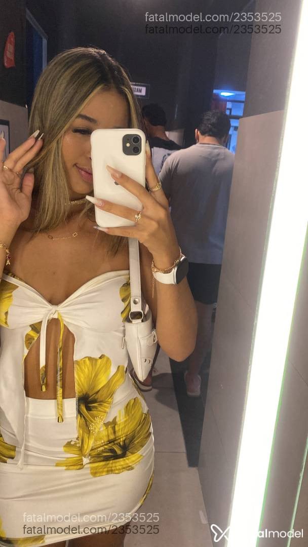 Acompanhante mulher loira (o) de olhos pretos em Sete Lagoas - Lua Santos