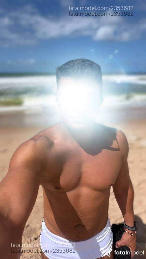 Acompanhante homem com cabelo castanho de olhos castanhos - John Almeida