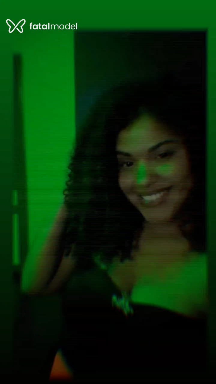 Acompanhante mulher ruiva (o) de olhos castanhos - Valentina Alencar