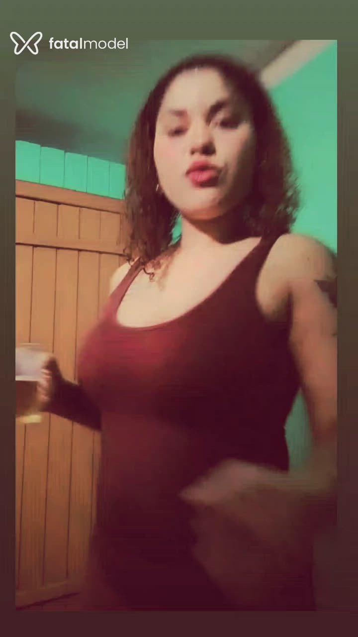 Acompanhante mulher ruiva (o) de olhos castanhos - Valentina Alencar