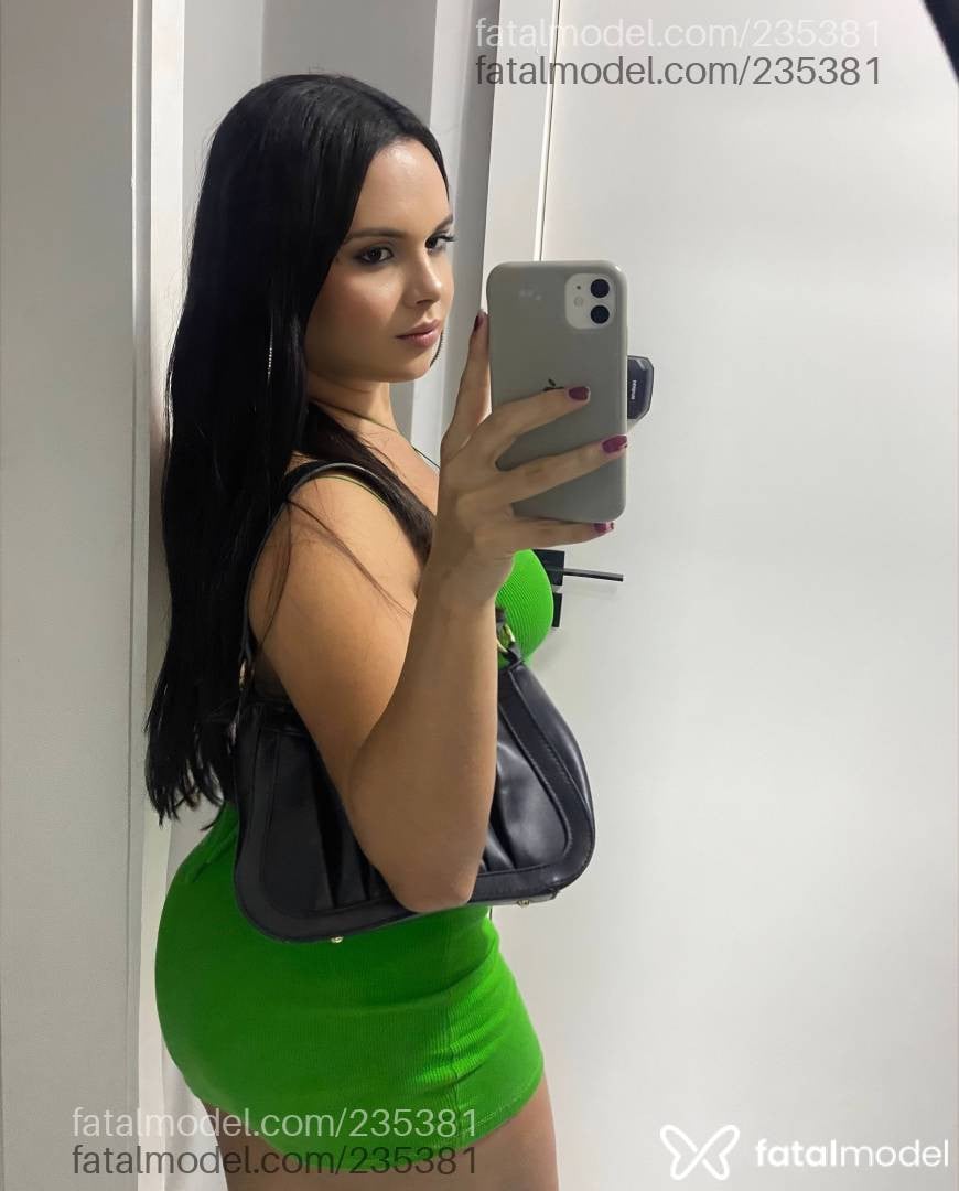 Acompanhante mulher trans com cabelo castanho de olhos castanhos - Agatha Acompanhante mulher trans com cabelo castanho de olhos castanhos - Agatha