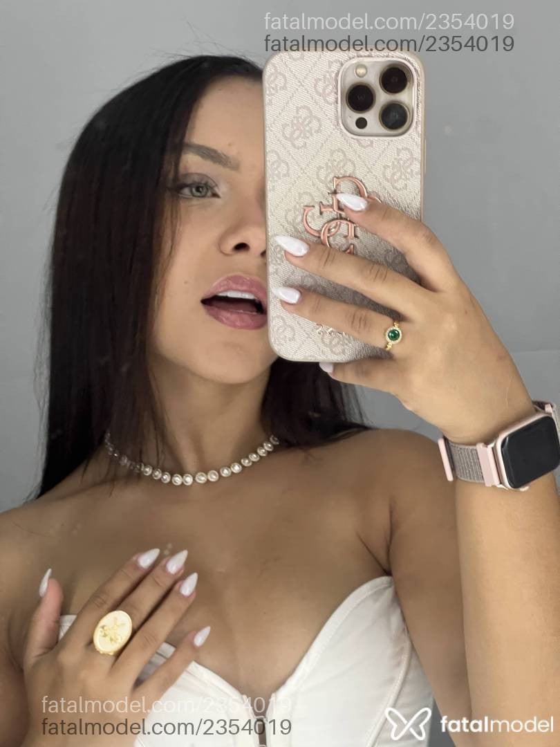 Acompanhante mulher morena (o) de olhos verdes - Ana Clara
