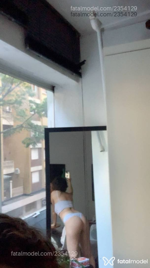 Acompanhante mulher com cabelo castanho de olhos mel em Porto Alegre - Alice Ayres