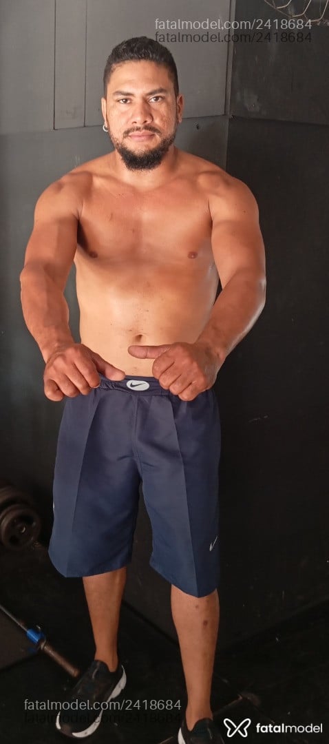 Acompanhante homem morena (o) de olhos pretos em Goiânia - Morenosigiloso