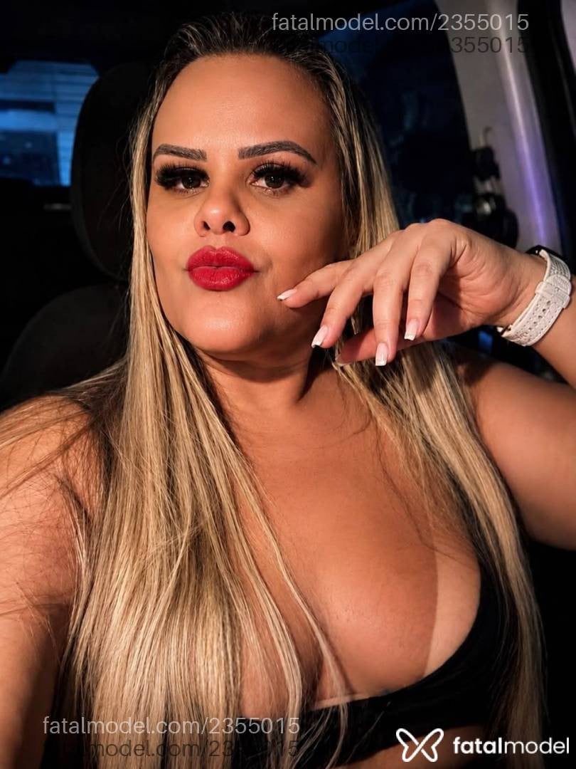 Acompanhante mulher loira (o) de olhos castanhos - Júlia Bianco