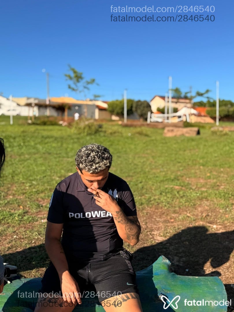 Acompanhante homem loira (o) de olhos castanhos em Novo Horizonte Acompanhante homem loira (o) de olhos castanhos em Novo Horizonte - Mello