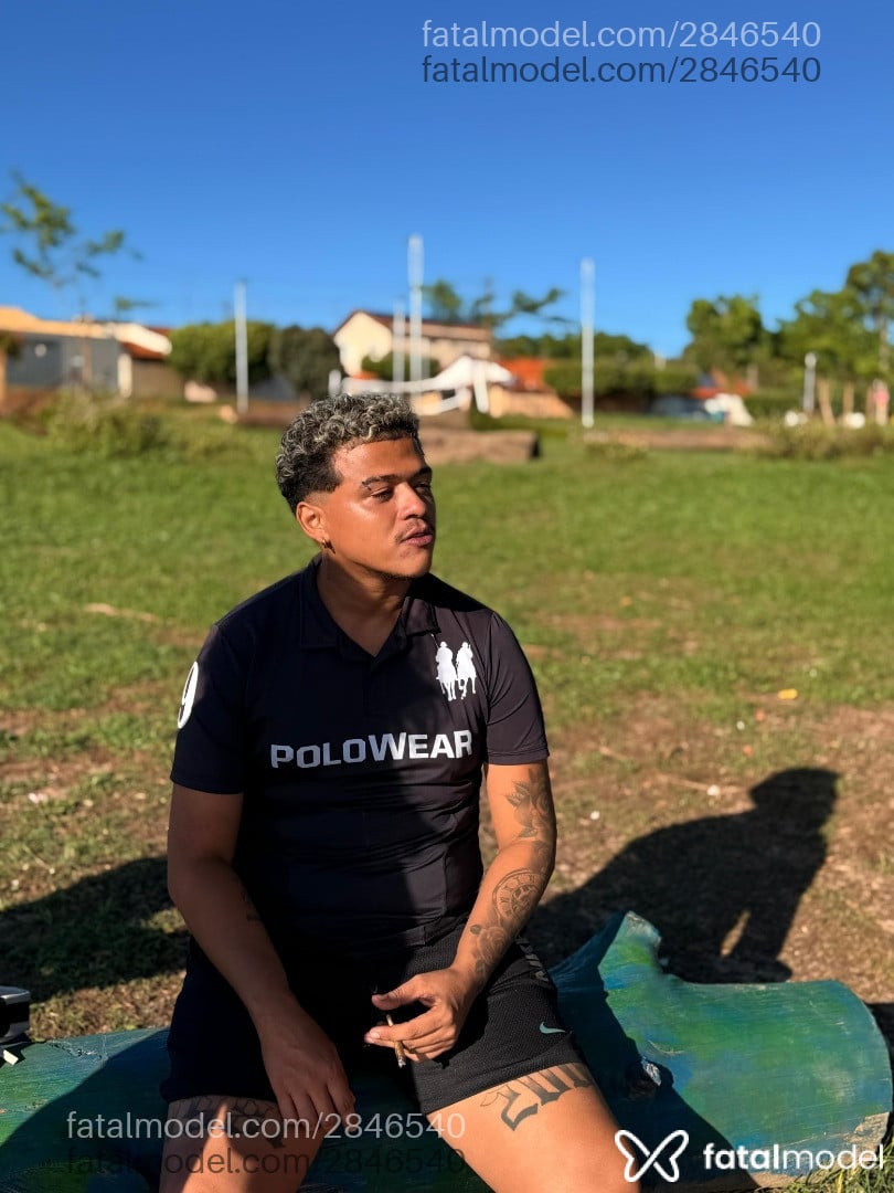 Acompanhante homem loira (o) de olhos castanhos em Novo Horizonte - Mello