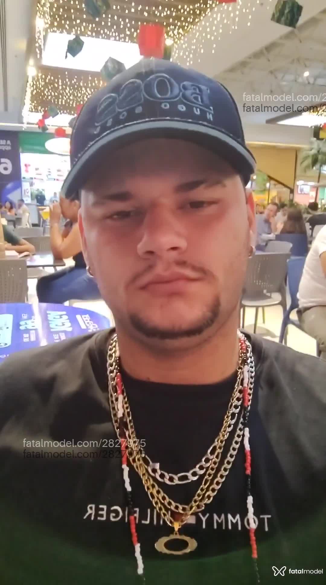 Acompanhante homem com cabelo castanho de olhos castanhos - Cigano Acompanhante homem com cabelo castanho de olhos castanhos - Cigano