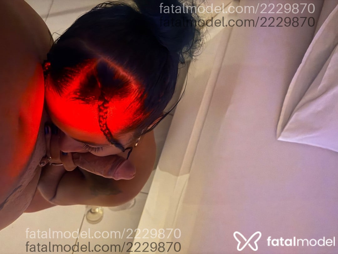 Acompanhante mulher com cabelo colorido de olhos castanhos em Itatiba Acompanhante mulher com cabelo colorido de olhos castanhos em Itatiba - Mallu