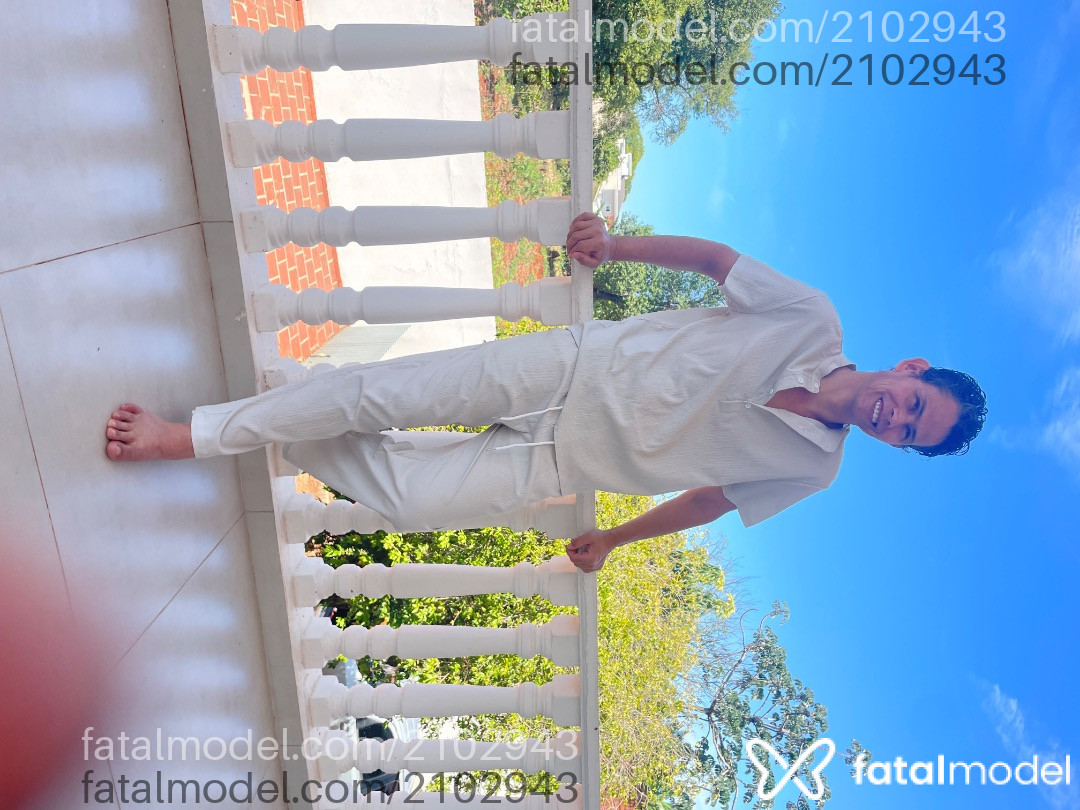 Acompanhante homem com cabelo castanho de olhos castanhos - Apolo Acompanhante homem com cabelo castanho de olhos castanhos - Apolo