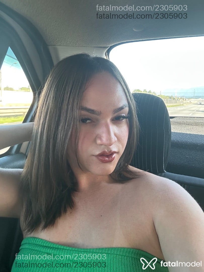 Acompanhante mulher trans loira (o) de olhos mel - Laly Rosie