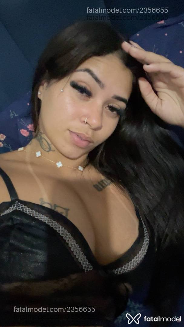 Acompanhante mulher com cabelo castanho de olhos castanhos - Yara Silva