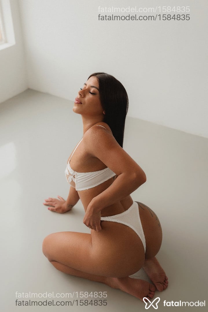 Acompanhante mulher morena (o) de olhos castanhos em Realeza - Valentina
