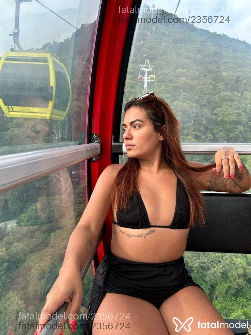 Acompanhante mulher com cabelo castanho de olhos mel - Gabii