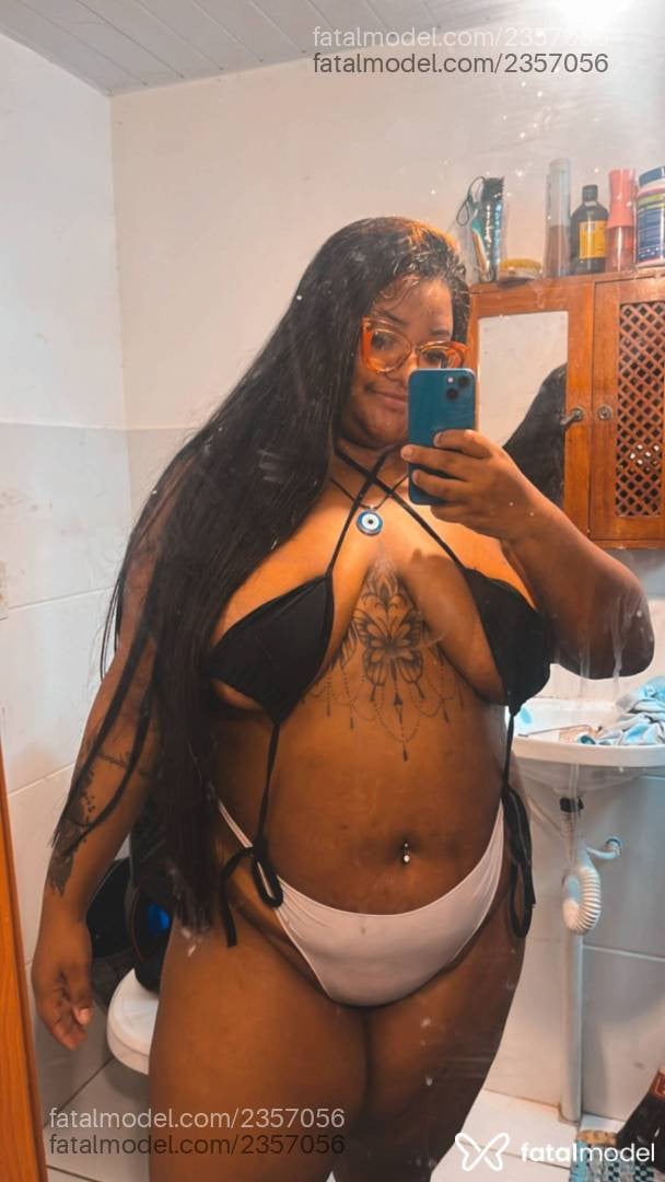 Acompanhante mulher com cabelo castanho de olhos castanhos - Milla Silva