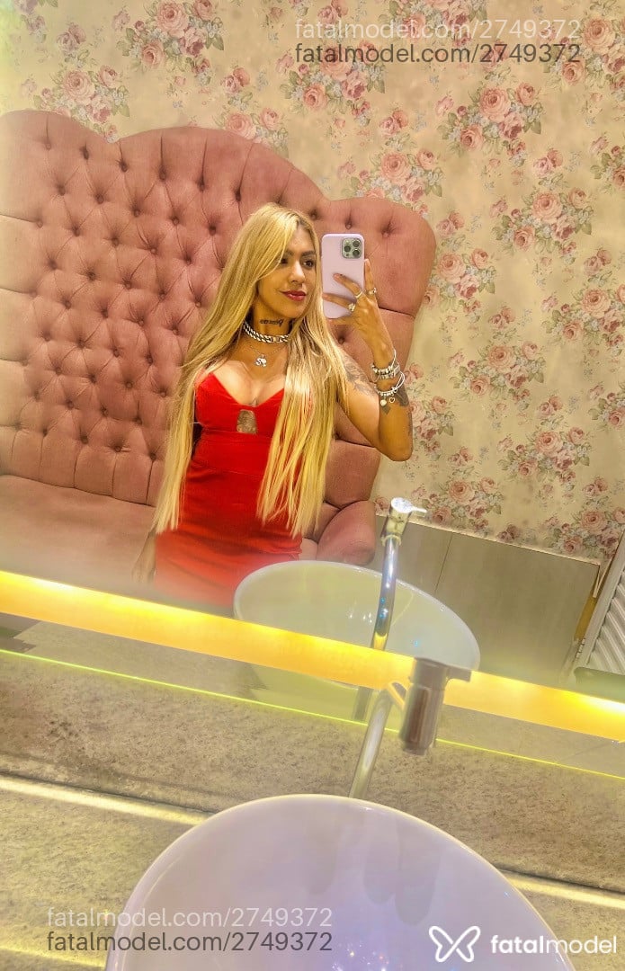 Acompanhante mulher loira (o) de olhos pretos em Goiânia - Viick